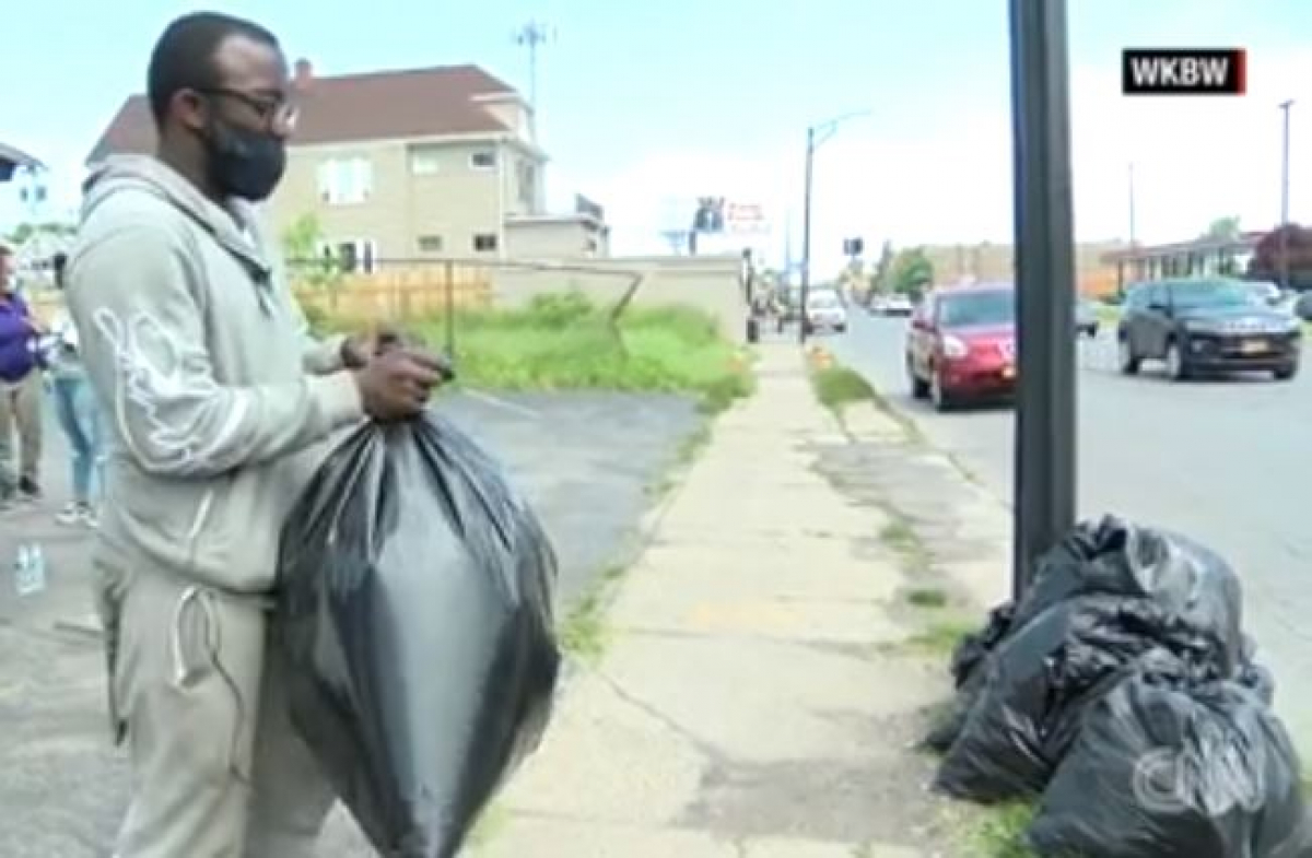 Американский школьник поразил горожан добрым поступком, за то получил Mustang и стипендию в колледже