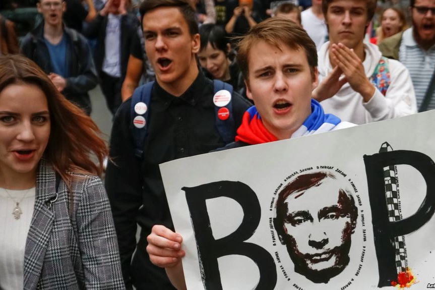 ​Путин придумал для своих граждан новый "оброк" на Интернет: россияне стонут и призывают к бунту