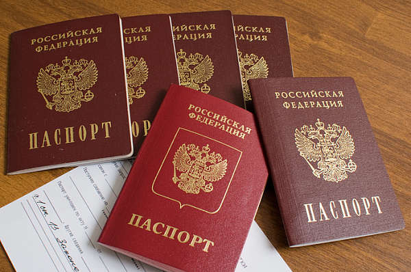 В Кабмине пригрозили жителям "Л/ДНР": чем обернется для Донбасса указ Путина по паспортам РФ