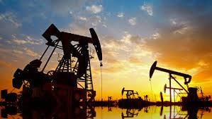 Цены на нефть ускорили падение: Brent подешевела на 5%