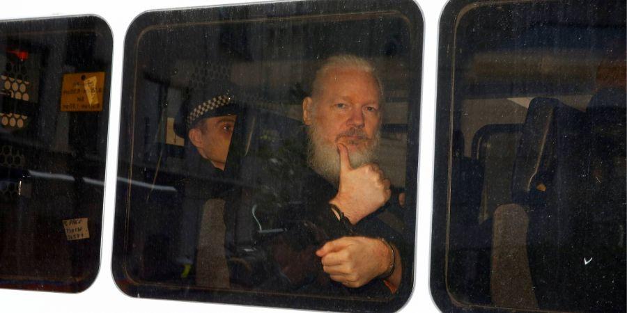 Основателя Wikileaks Джулиана Ассанжа в Лондоне приговорили к тюремному заключению