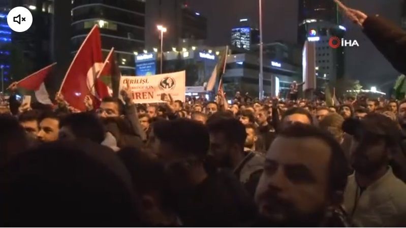 В Стамбуле радикальные исламисты напали на Посольство Израиля и турецкую полицию