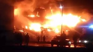 Пятница, 13-е, в Подмосковье: в Чехове масштабный пожар охватил крупный торговый центр - кадры