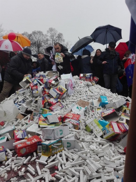 "Стоп изменениям в образовании". - поляки протестуют против реформ
