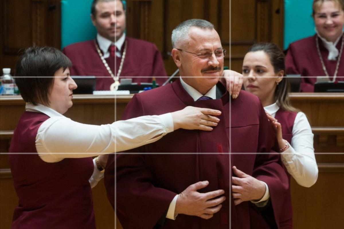 Один из 15: Назван единственный судья КСУ, выступивший против удара по антикоррупционной системе Украины