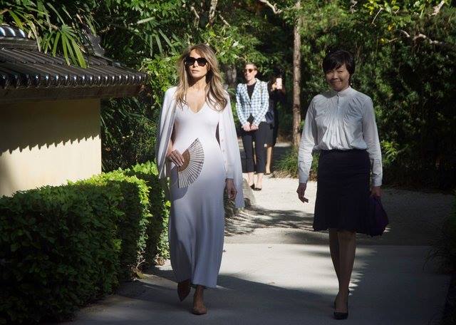 Первая леди США Мелания Трамп подарила супруге премьера Японии розу, созданную эмигрантом из Украины