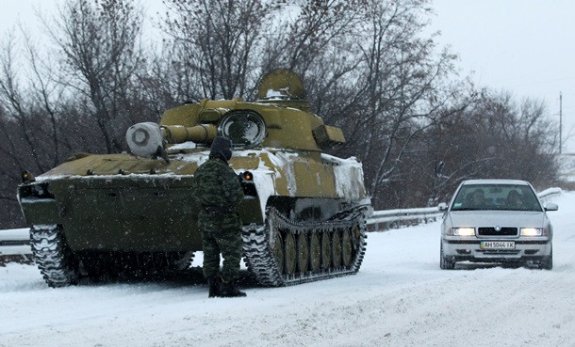 В Донецке обнаружено крупное скопление тяжелой бронетехники из России: разведка ВСУ смогла накрыть позиции "ДНР" с воздуха (кадры)