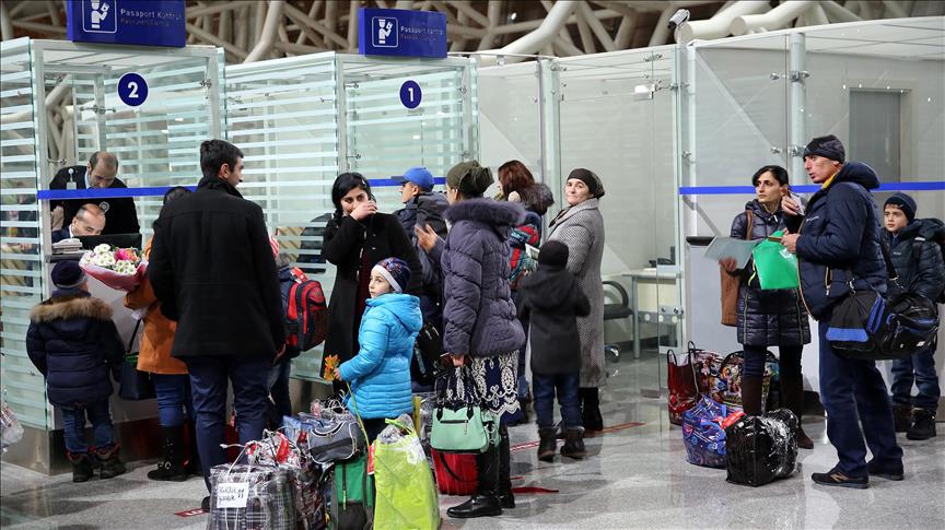 Украина массово депортирует в Турцию тысячи беженцев, которые пострадали от войны на Донбассе