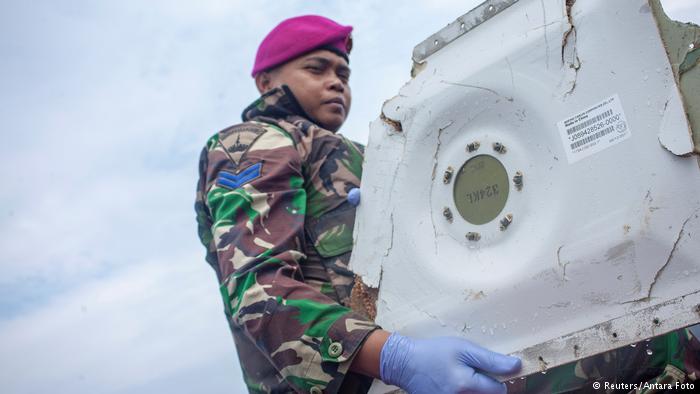 Причины загадочного крушения Boeing 737 в Индонезии будут раскрыты: найден первый "черный ящик"