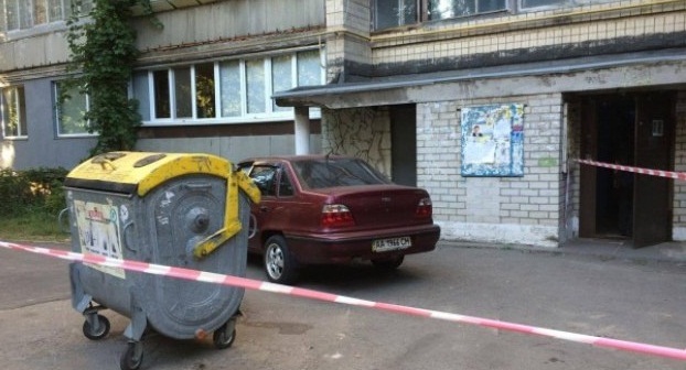 Возле жилой многоэтажки в Киеве в машине найден мертвый таксист