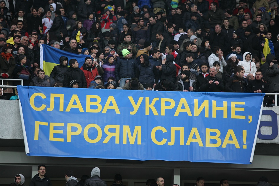 УЕФА запретил болельщикам "Динамо" использовать баннер "Слава Украине!"