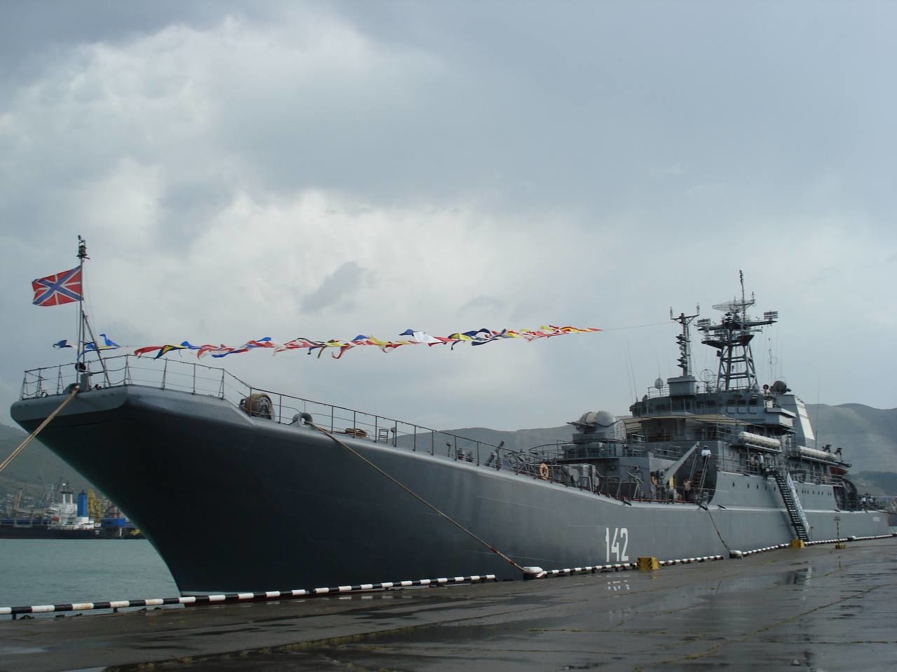 Детонация десантного корабля "Новочеркасск" слышна на десятки километров