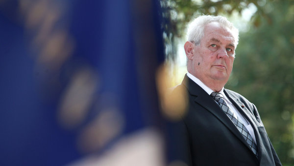 Земан на 9 мая в Москве почтит память даже советских солдат-предателей