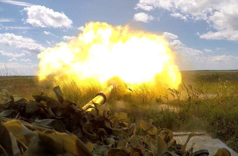 Донбасс "пылает": оккупанты пошли в атаку по всей линии фронта, гремят 120-мм орудия, ситуация тяжелая