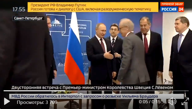 Видео с Путиным взорвало соцсети: шведский переводчик не стал сразу жать руку Путину и прошел мимо