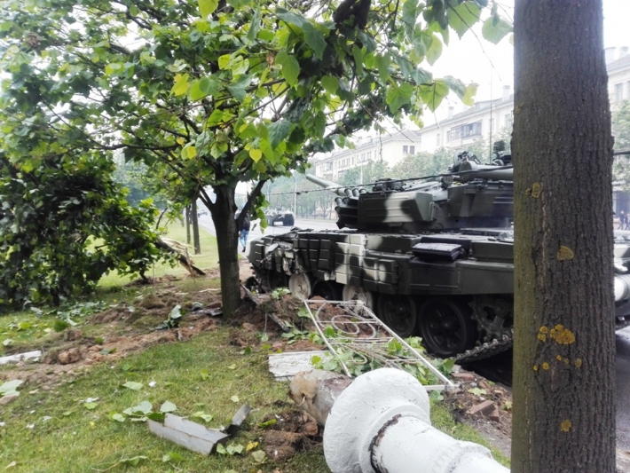 Белорусы больше не хотят видеть тяжелую военную технику в своей столице и выступают против помпезных парадов 