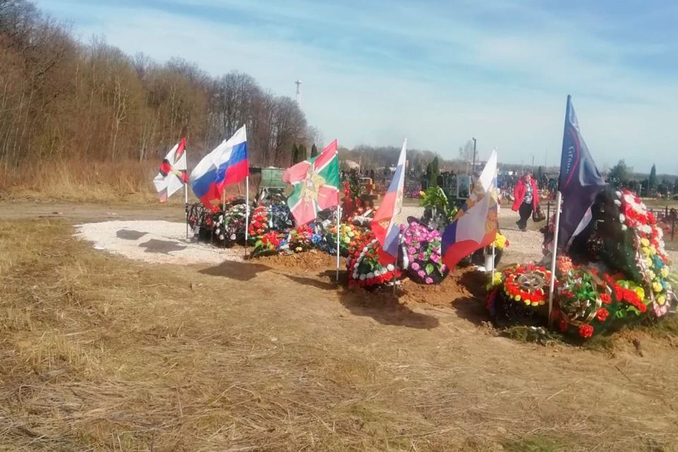 ​Рязанские чиновники пояснили, почему похоронили оккупантов из ВС РФ рядом с бомжами, – кадры