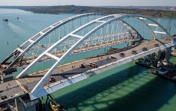 Защищают со всех сторон: зачем оккупанты усиленно охраняют Крымский мост
