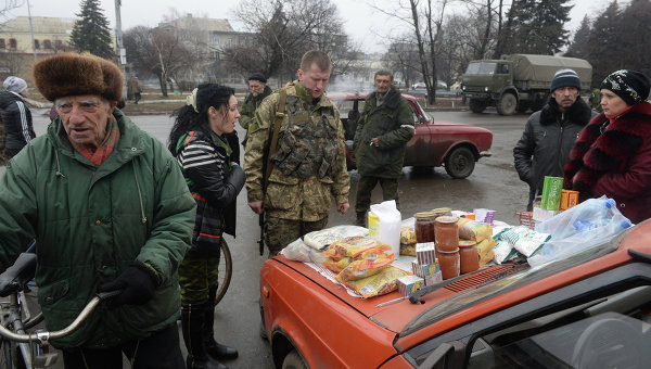 "Хуже от этого только дончанам!" - "власти" "ДНР" хотят оставить своих людей без куска хлеба: террористы ввели свои санкции, запретив ввозить в ОРДО украинские продукты