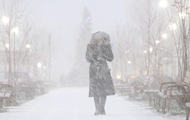Крепкие морозы ночью и шквальные ветра днем: в Украине резко ухудшится погода