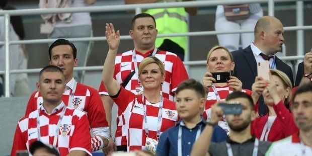 ​Как президент Хорватии "уделала" Путина во время матча с Данией на ЧМ-2018 - кадры