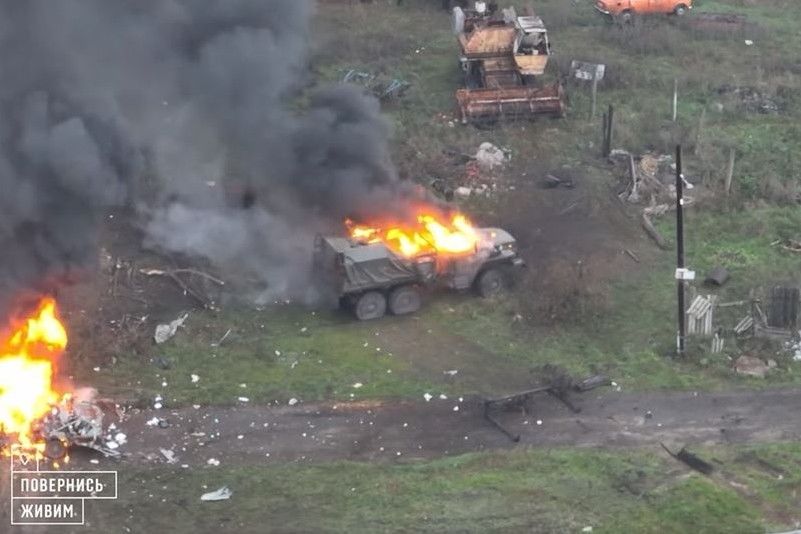 Штурм не удался: дрон ВСУ снял на видео, как минометчики К2 зажгли "буханку" и грузовик ВС РФ