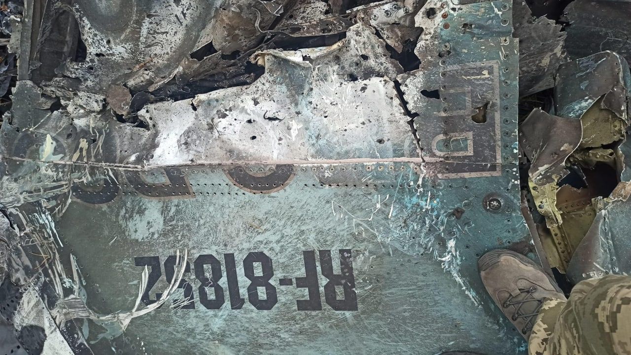 ВСУ идентифицировали Су-34 оккупантов, сбитый возле Лимана, - кадры обломков истребителя