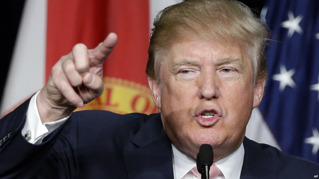 Скандальный Трамп боится честного боя с Клинтон: миллиардер просит остановить выборы президента США и отдать ему победу