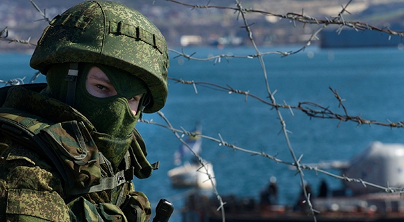 Власти РФ укрепляют границы: в аннексированный Крым переброшено вооружение из Питера