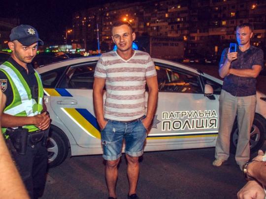 Пьяный водитель разбил 7 авто и сладко уснул в машине полиции: детали масштабного ДТП в Киеве - кадры
