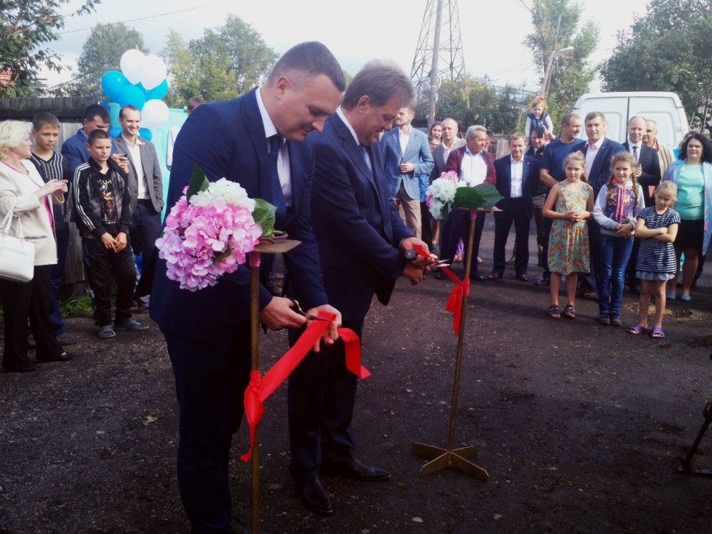 В "ядерной сверхдержаве" торжественно, под музыку открыли колонку с водой - кадры