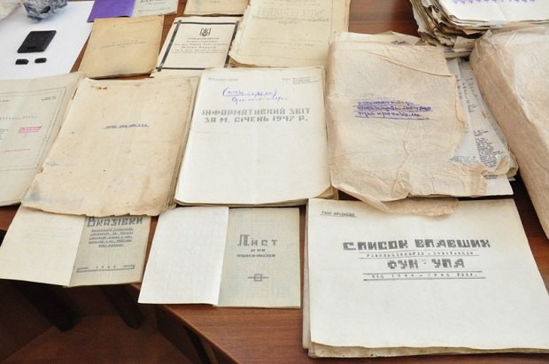 СБУ предотвратила продажу сенсационных документов УПА, которые местные "кладоискатели" хотели продать 