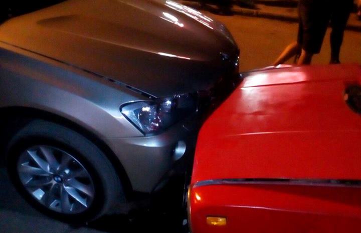 Громкое ДТП в Запорожье: пьяный хозяин ВАЗа устроил двойную аварию и вместе с женой избил пассажиров и водителя Renault - кадры