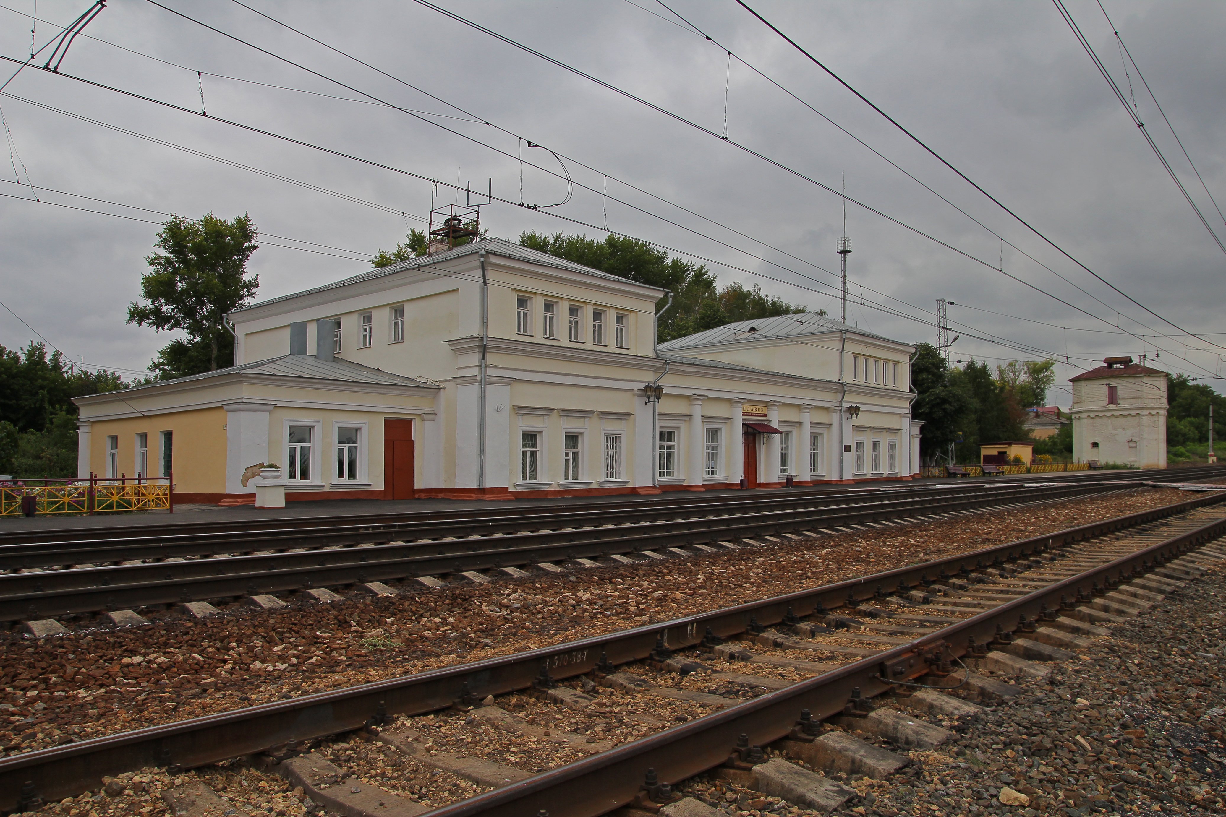 Из-за боевых действий на Донбассе не работает станция «Ясиноватая»