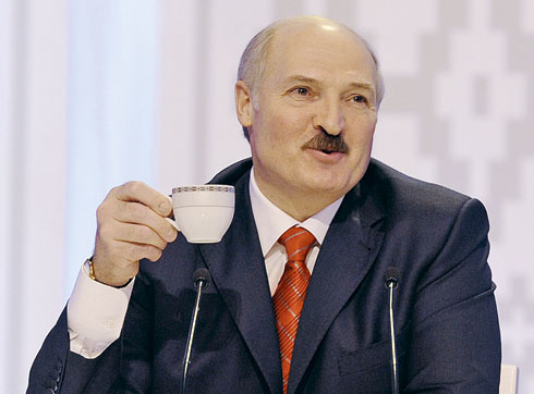 Лукашенко рассчитывает на очередной президентский срок и обещает честные выборы