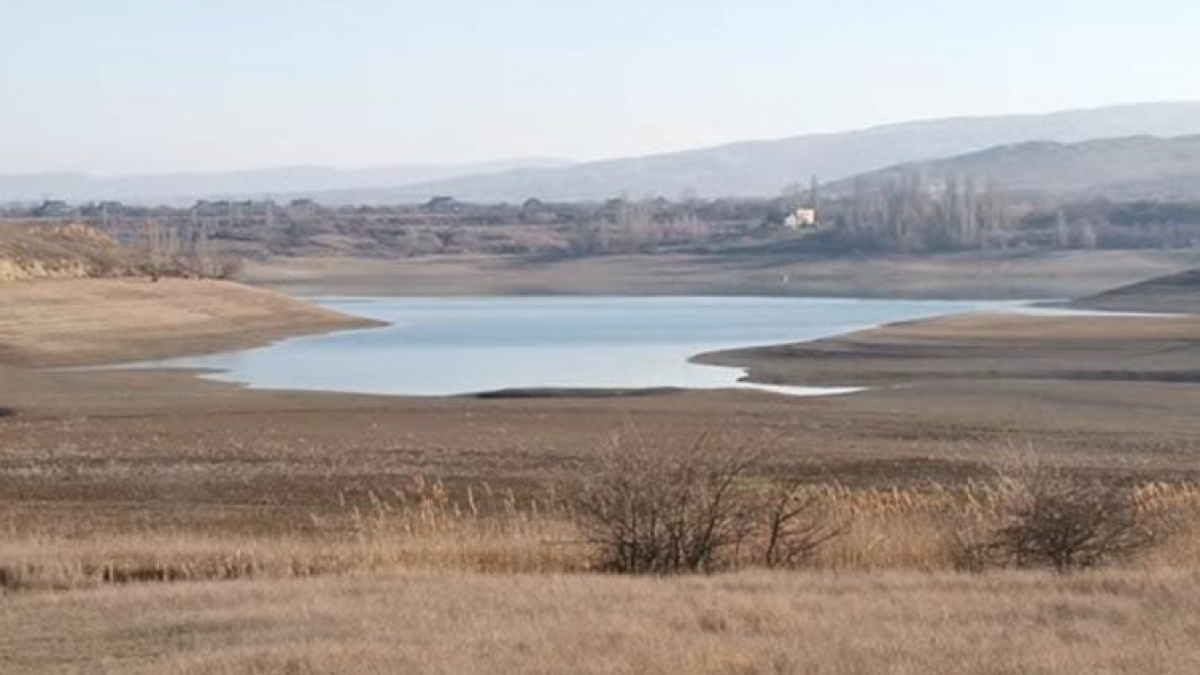 Важный водоем в Крыму на грани высыхания: воды хватит до января 2021 года