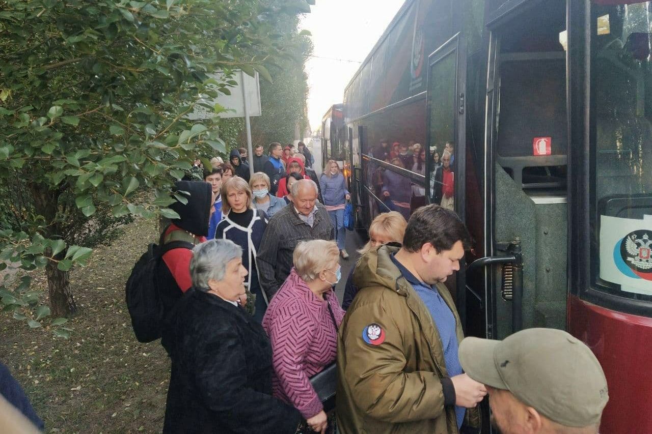 "Меня заставили", - жителей ОРДЛО массово везут в Ростовскую область голосовать за Госдуму