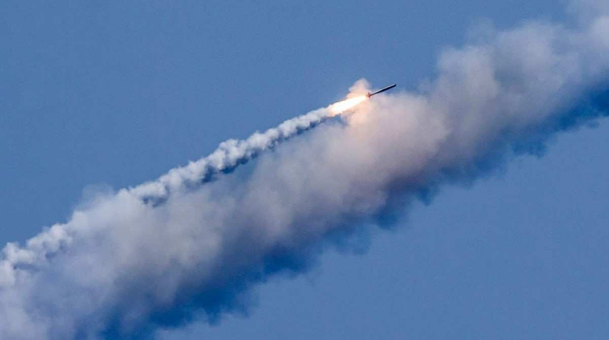В Николаеве крылатая ракета армии РФ разбила казарму: много жертв