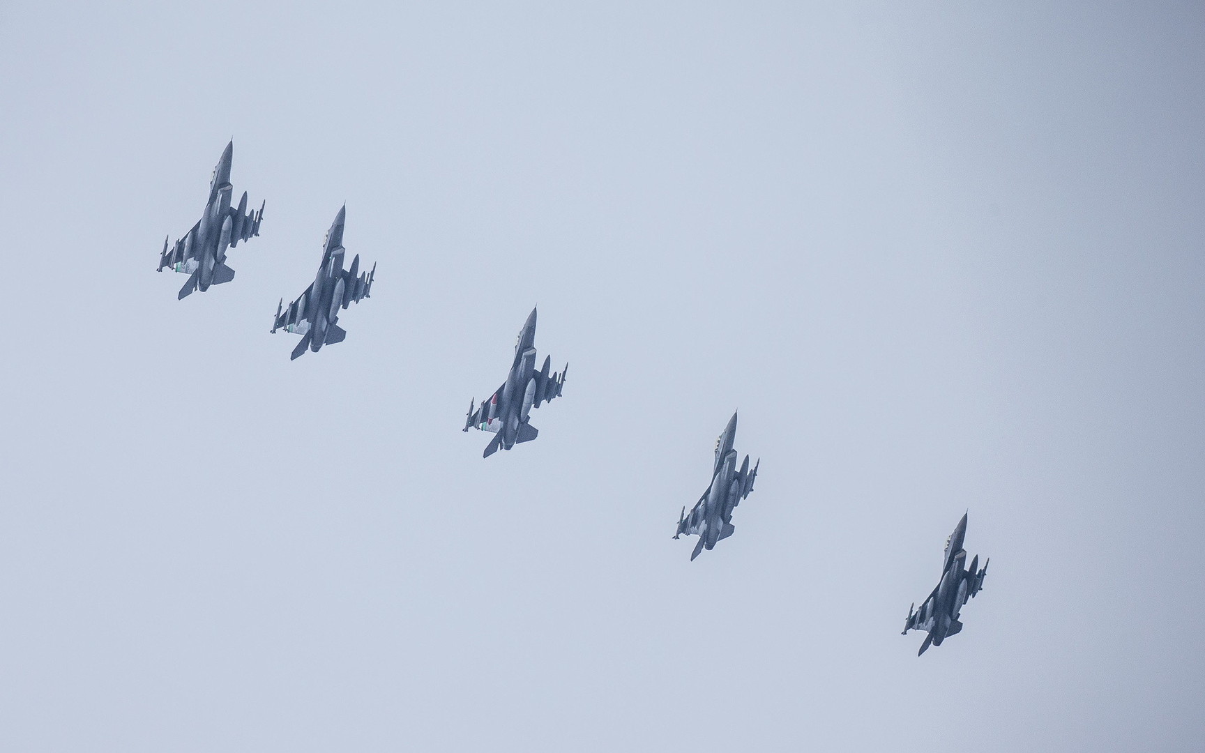 Соединенные Штаты перебросили военную авиацию к российским границам - кадры