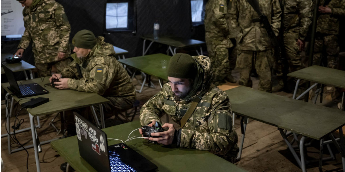 В Украине разрабатывают ИИ, который сможет управлять сотней беспилотников для ударов по вражеским целям