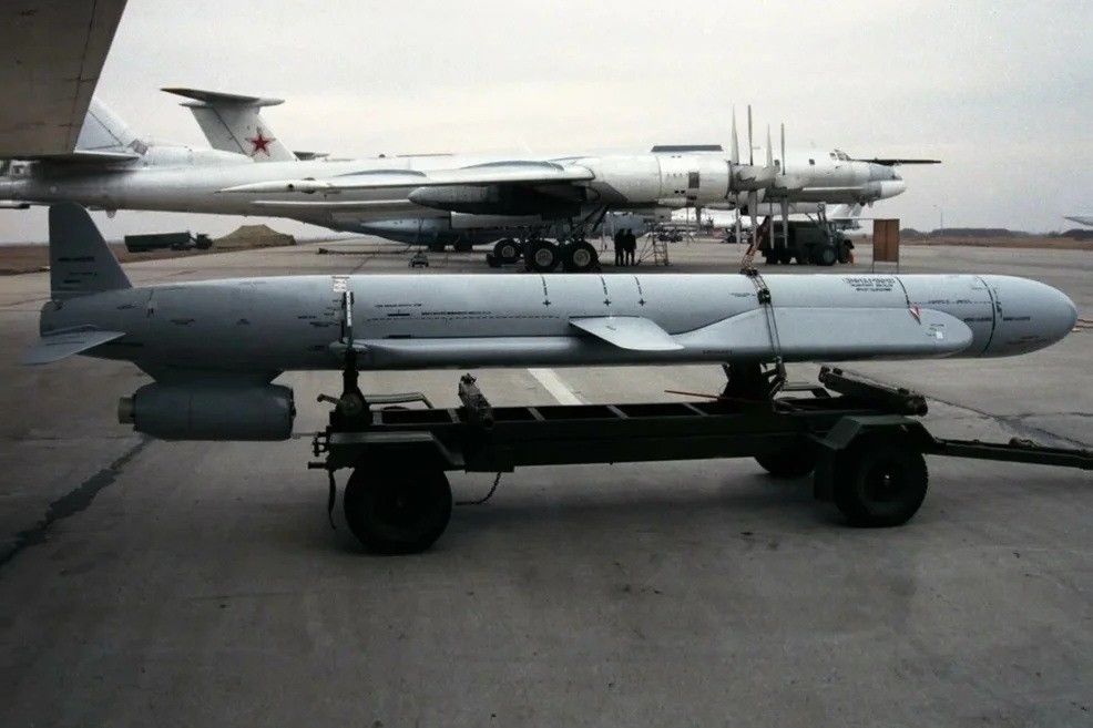 ​СМИ: ПВО ВСУ перехватила российскую Х-55 с имитатором ядерной боеголовки, летевшую на Киев