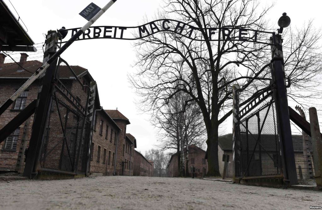 Порошенко: Освенцим освободил Первый Украинский фронт