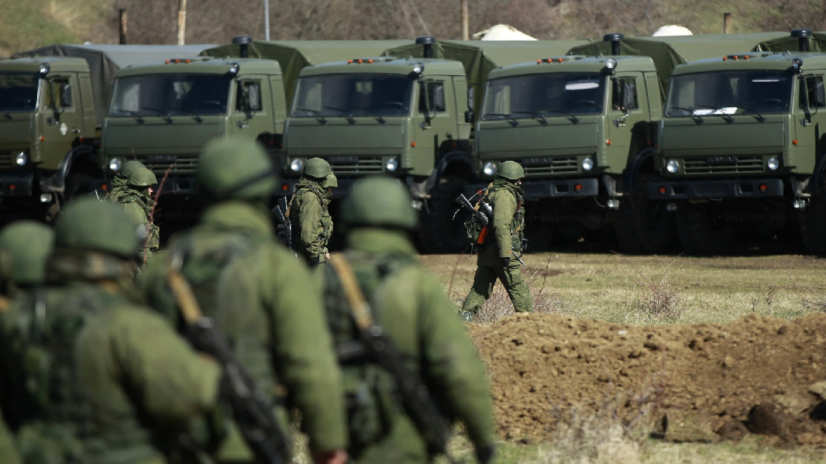 В Крым стягивают тяжелую военную технику и создают новый полк ВДВ