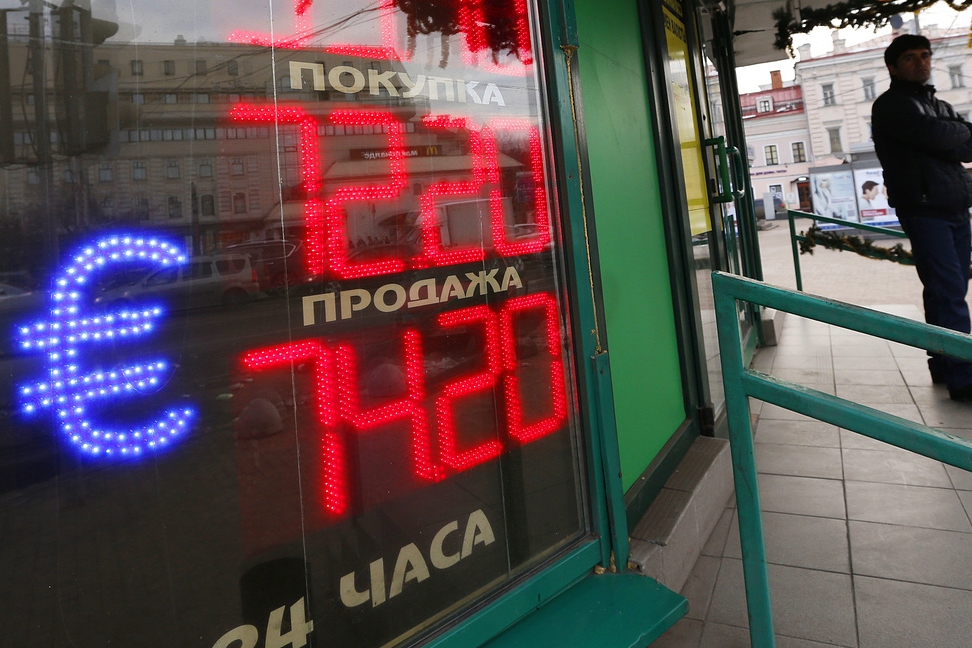 ​Путин подписал "дикий" закон, чтобы россияне не увидели крушение рубля, - подробности
