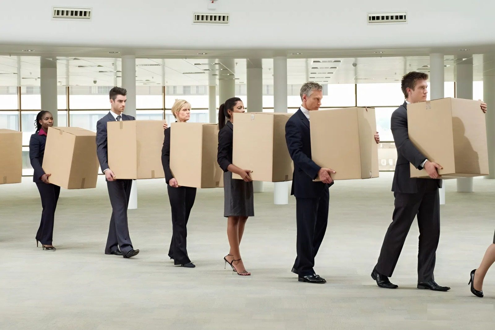 В мире волна увольнений из-за ИИ: ТОП-5 профессий, кто теряет работу быстрее всего