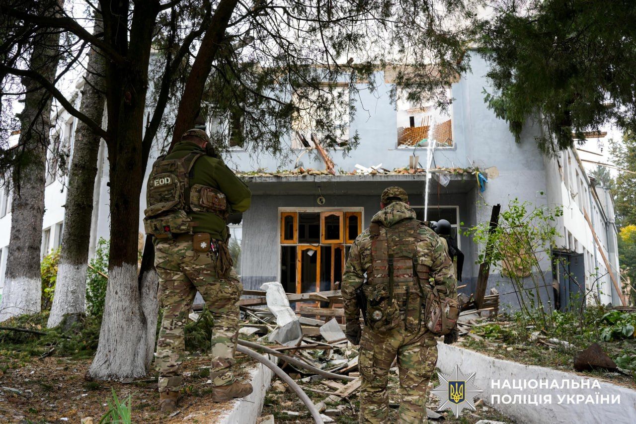 В Ровно после атаки РФ сильно повреждено здание учебного заведения, количество пострадавших возросло