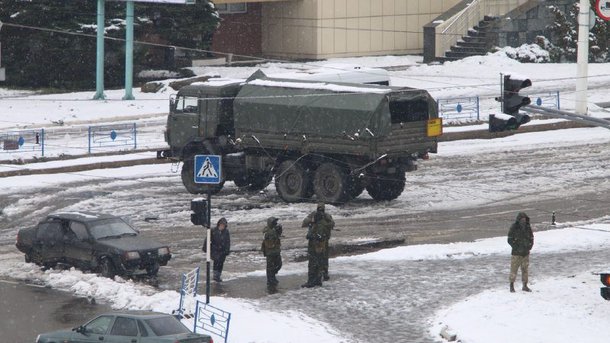 Соцсети пишут о трех взрывах в центре Луганска: местные жители напуганы, сообщая о первых подробностях