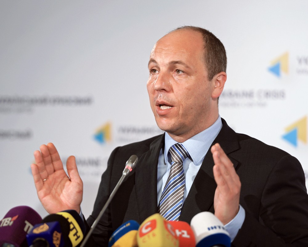 Парубий: блокада Донбасса позволит преодолеть коррупцию в зоне АТО