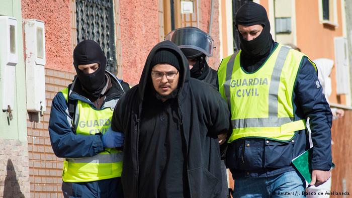 ​В Испании по подозрению в причастности к исламистской террористической группировке арестованы восемь человек