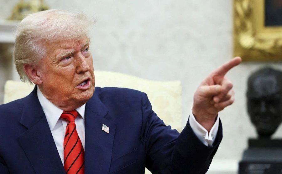 В Сети заподозрили у Трампа серьезную болезнь: момент попал на видео